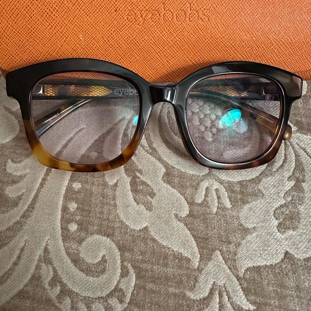 Eyebobs readers (1.50) sweet relief  ( like new!)